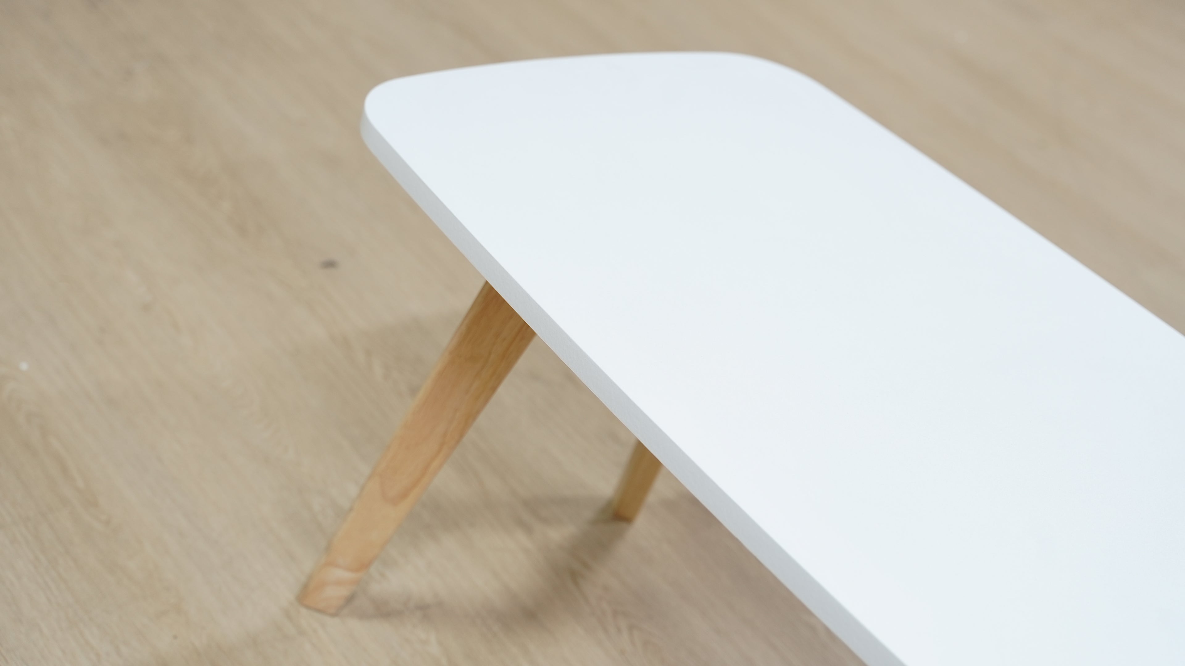 שולחן סלון "קלאסי"