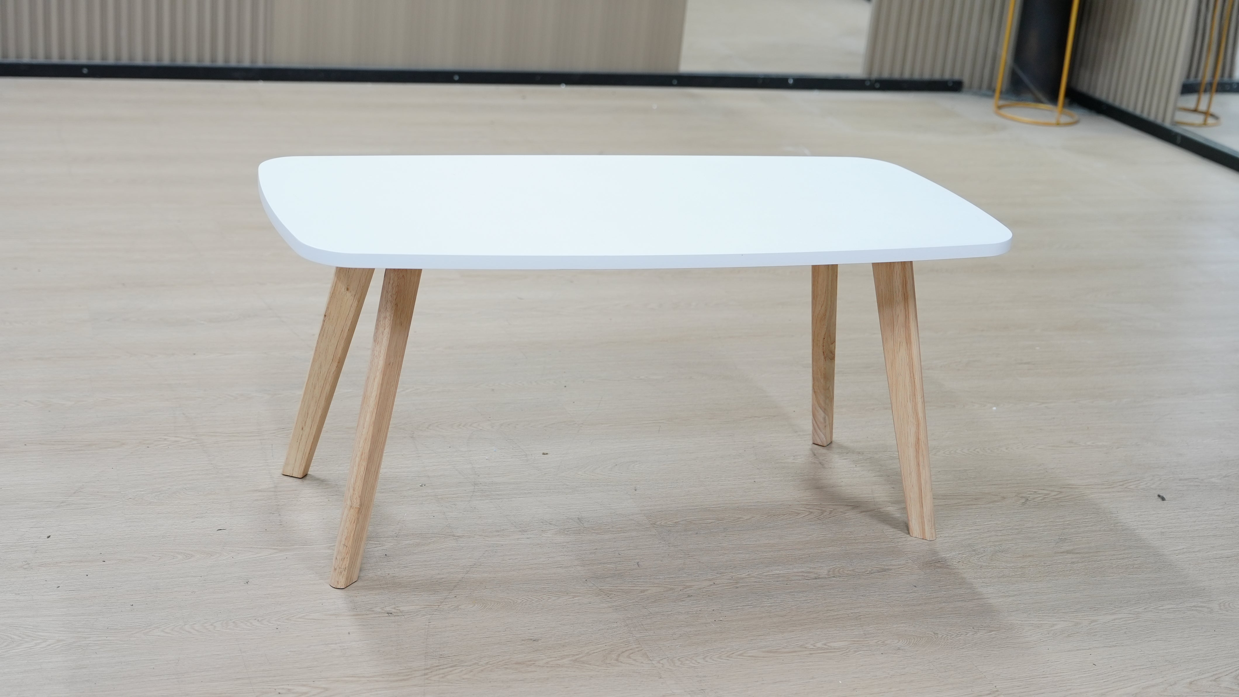 שולחן סלון "קלאסי"