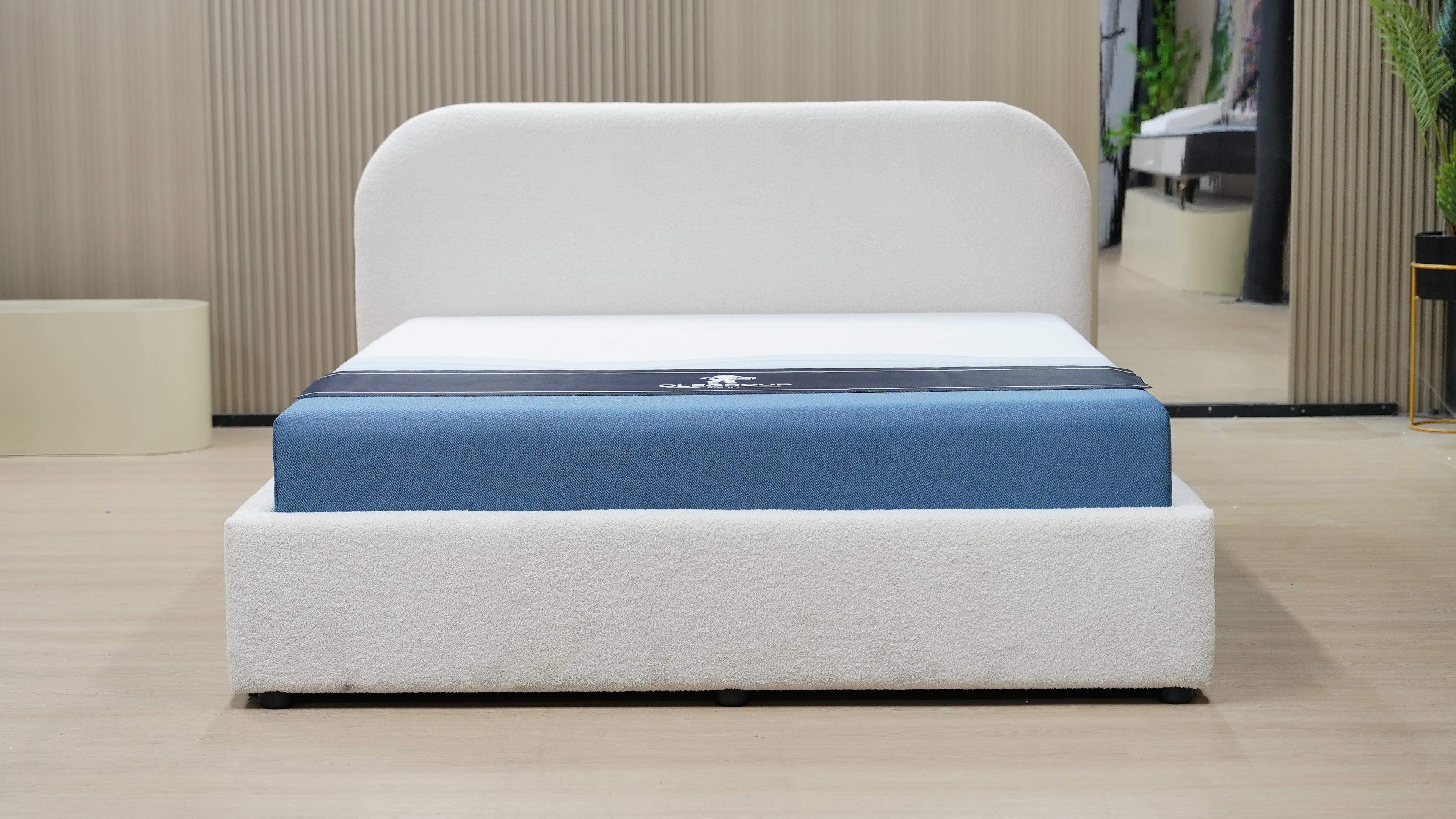 מיטה דגם"קלאוד"